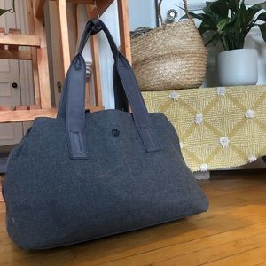 Lululemon travel bag, great condition